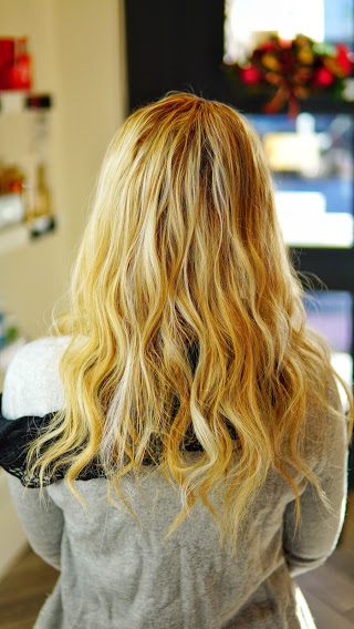 Blonde color highlight